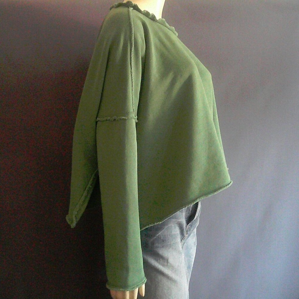Free-est NWOT Free People Oversized Cropped Frayed Roll Up Edges Sweatshirt M - Picture 4 of 11